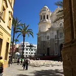 Diseno Y Confort Junto A La Catedral * كاديز